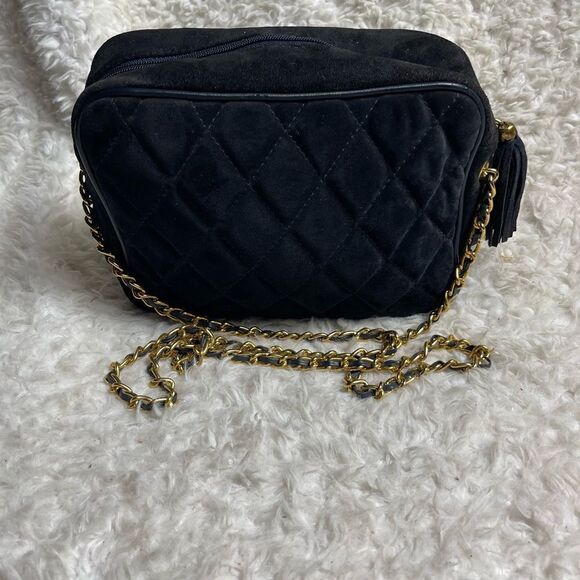 Vintage L.J.Simone Navy Blue quilted Suede crossbody bag gold tone chain accent. - Picture 2 of 12